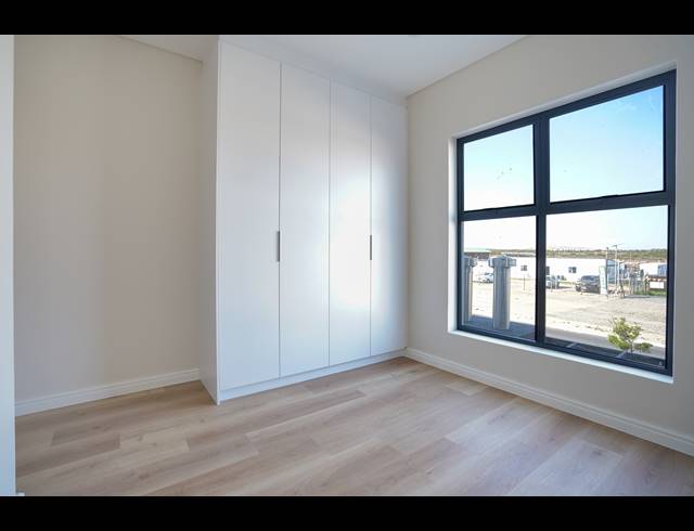 2 BEDROOM TOWNHOUSE FOR SALE IN SANDOWN